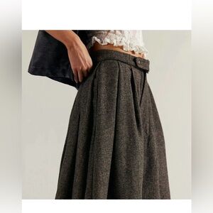 Brand New with tags Banded Tulip Cropped Trousers